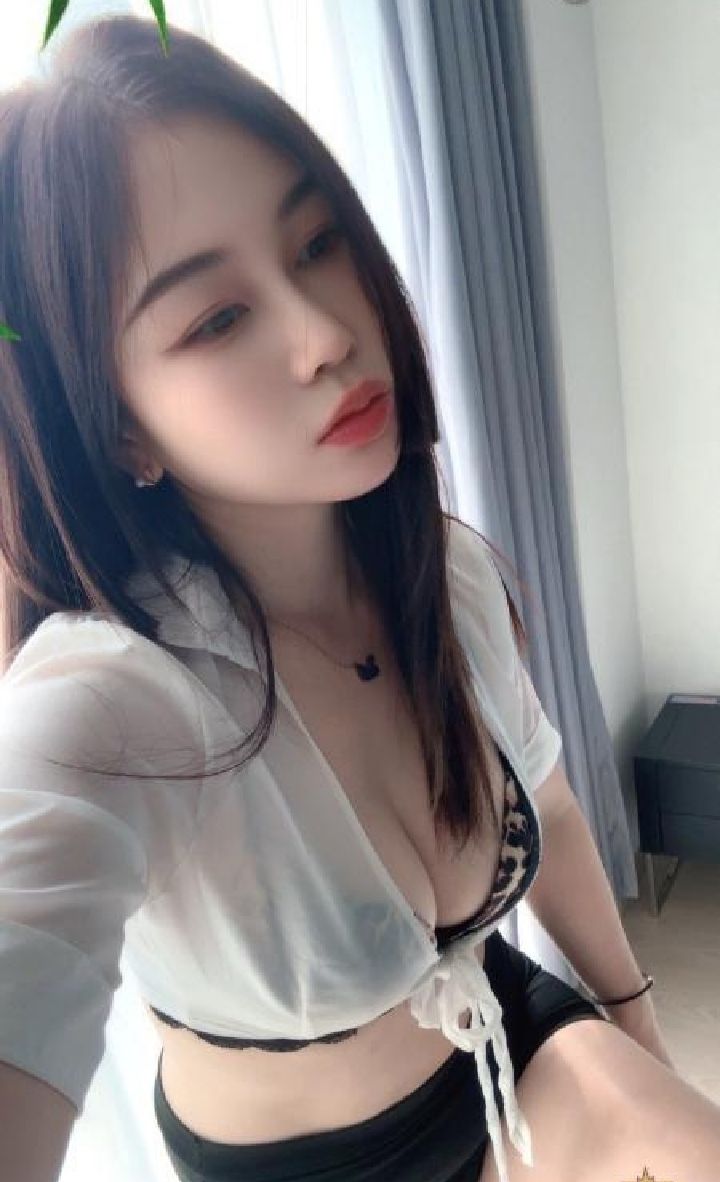 火辣身材娇媚小少妇