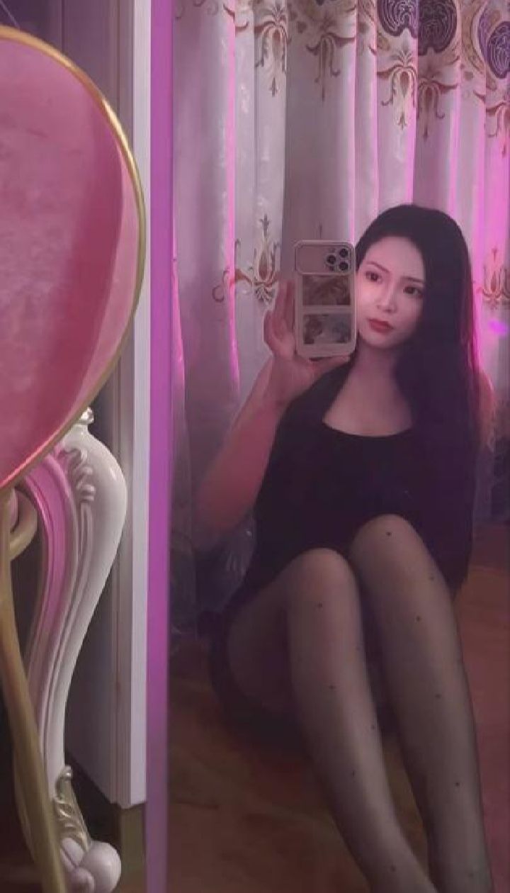 丝袜美腿坚挺大咪咪