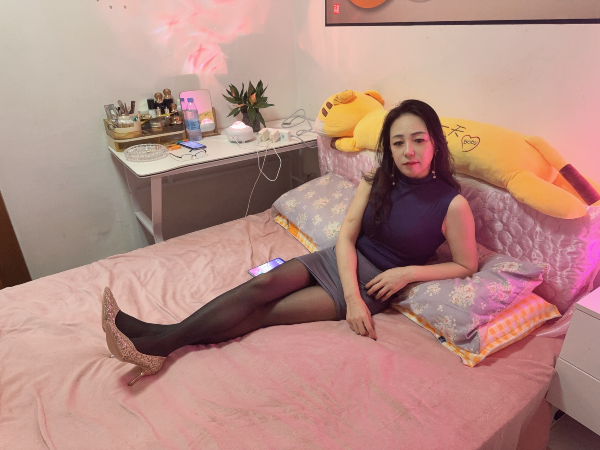 黑丝包臀少妇
