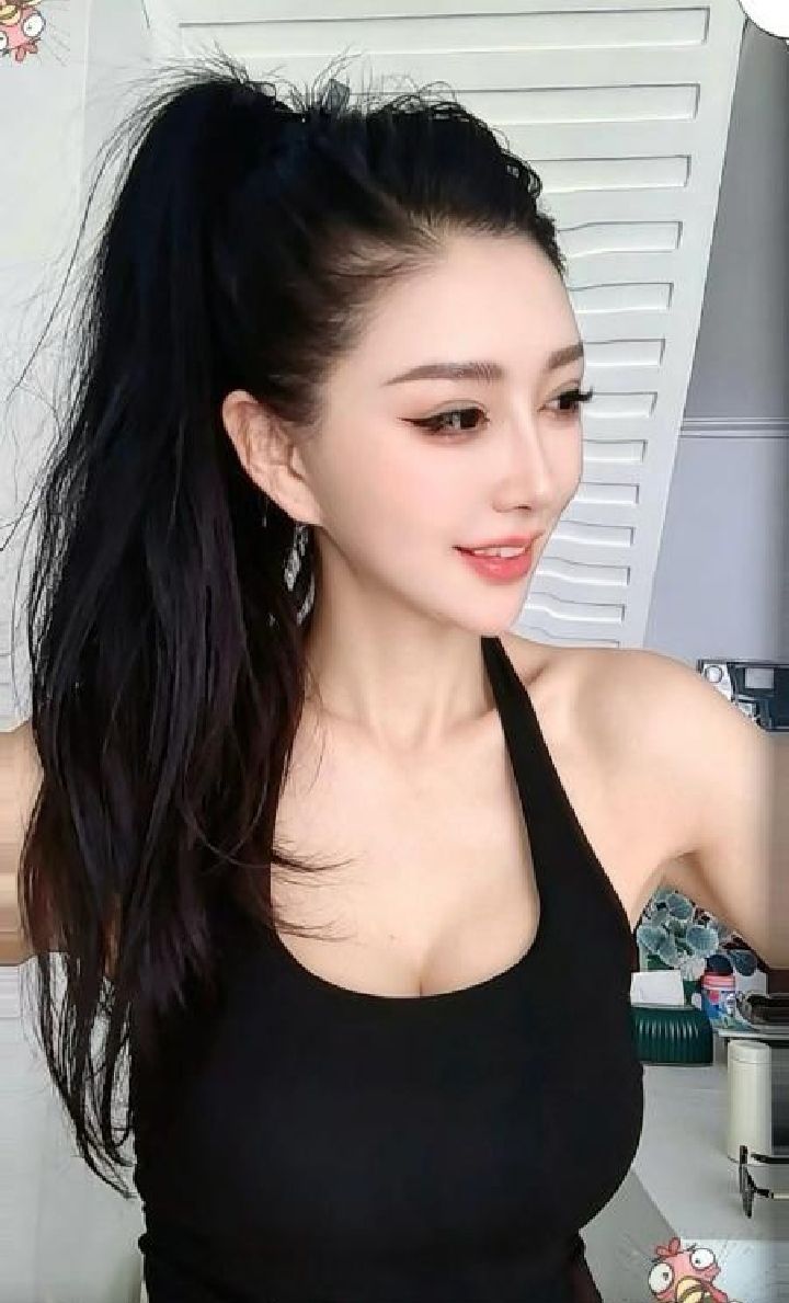 美乳肉臀尤物娜娜