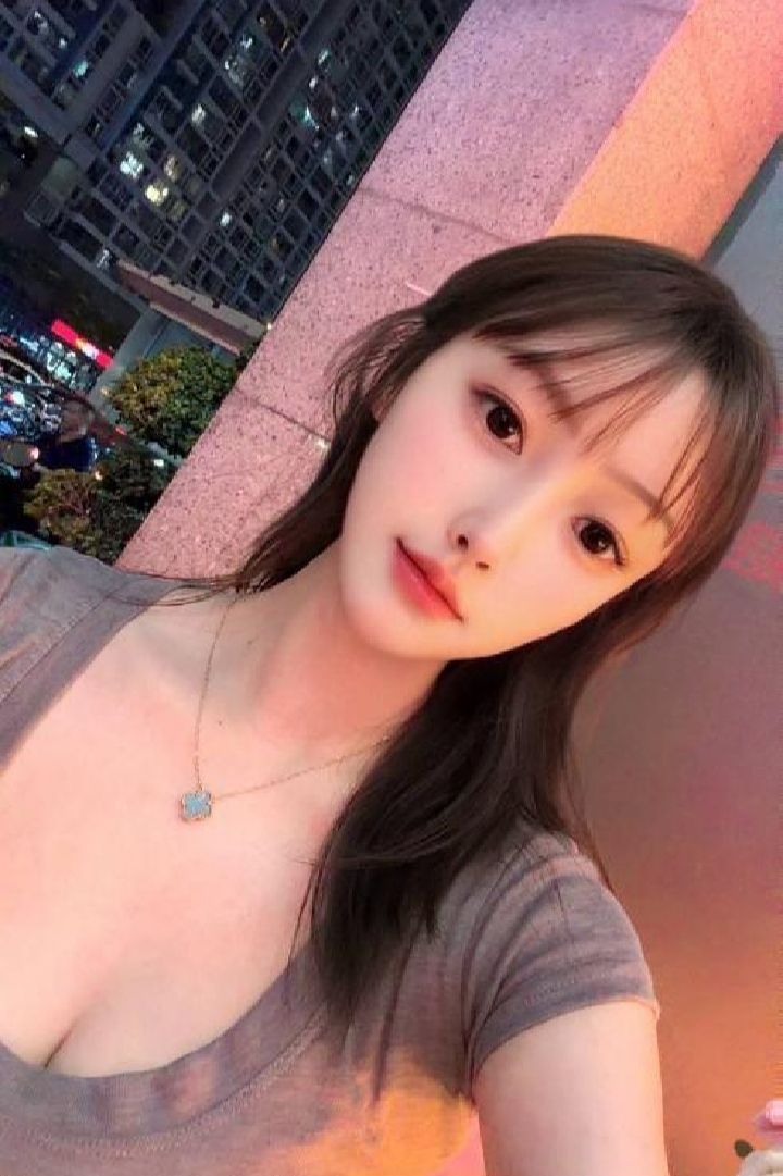 颜值美乳女友茶茶
