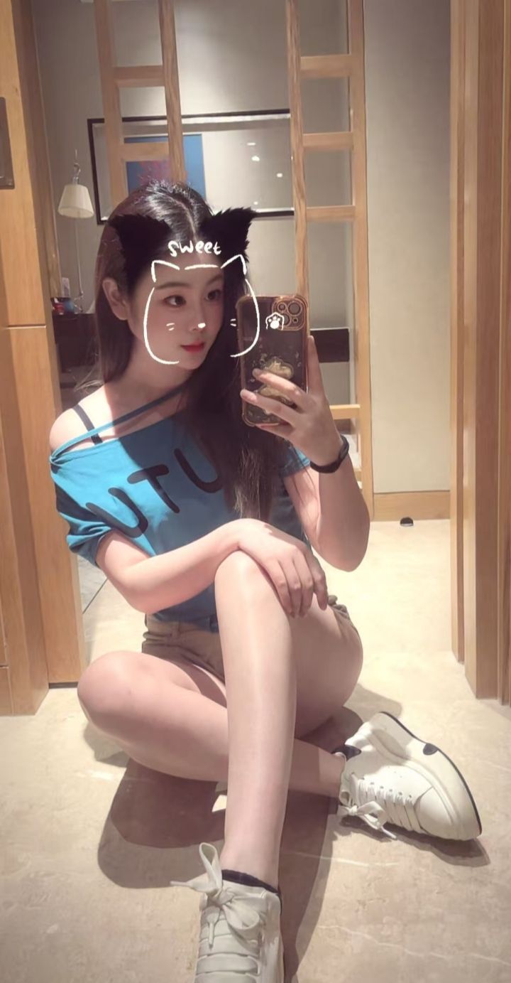 白嫩兼职甜妹肉肉