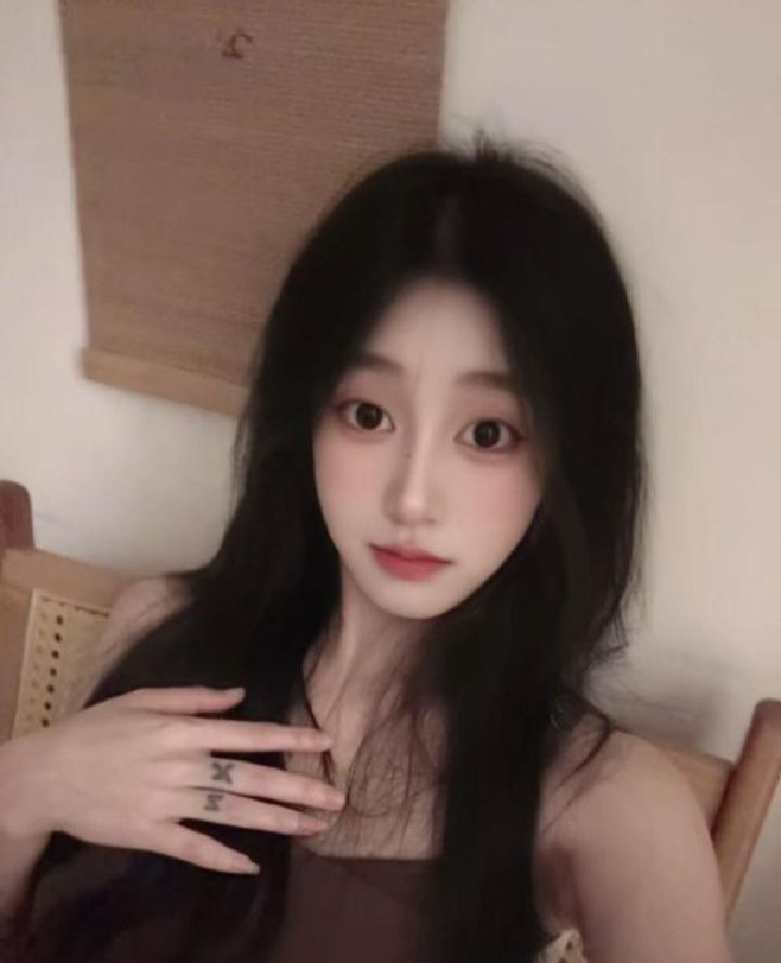 江岸清纯娇嫩美少女