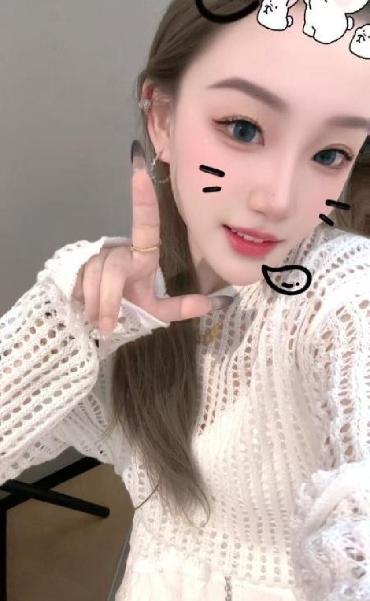 中项颜值甜妹小美