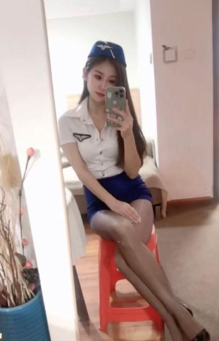 丰润制服御姐艾米