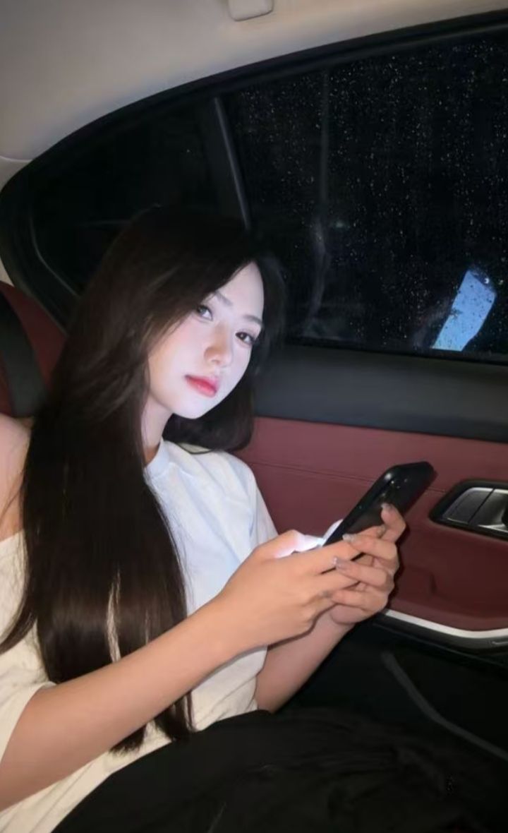 兼职白嫩甜妹依依