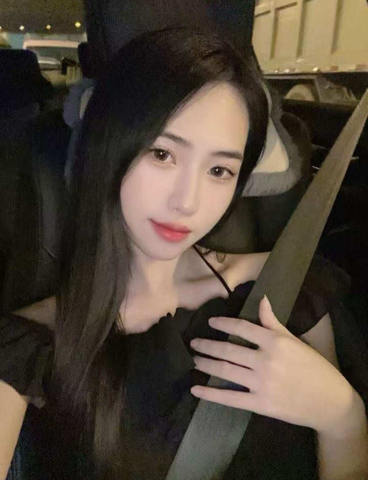 兼职白嫩甜妹依依