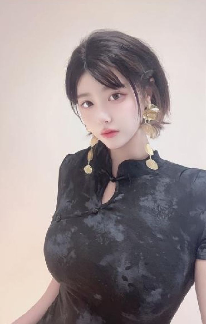 童颜巨乳短发美御姐