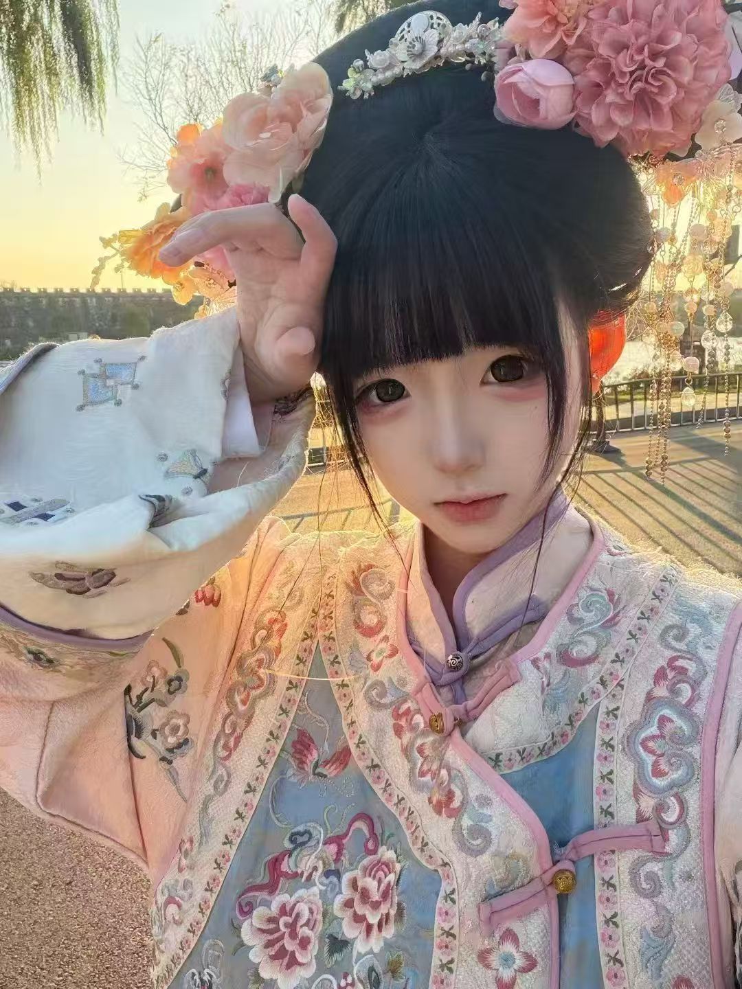 伴游_包子