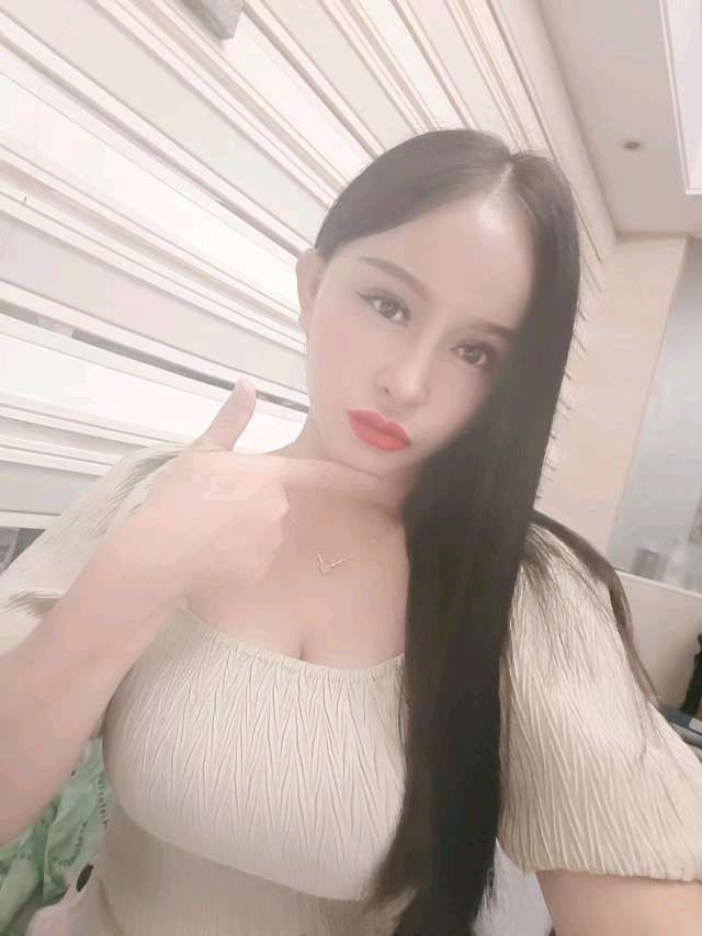 极品巨乳服务好少妇