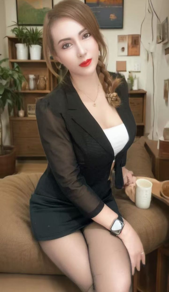 美乳制服御姐小可