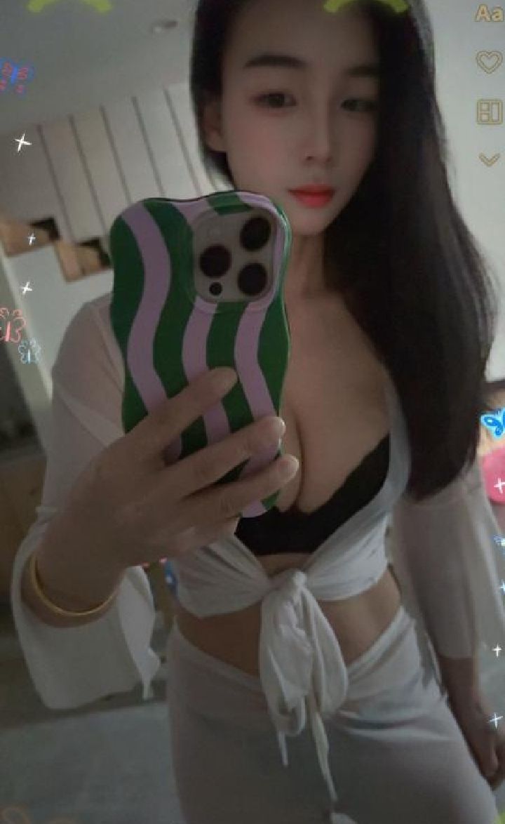 美腿细腰大奶辣妹