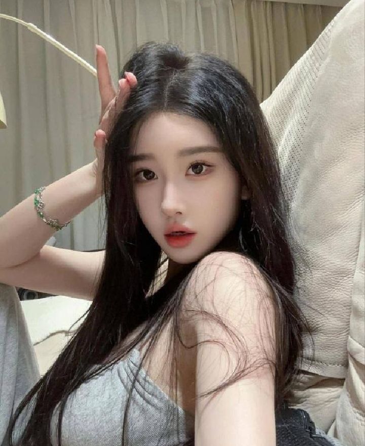 白嫩丰满小女友奶油