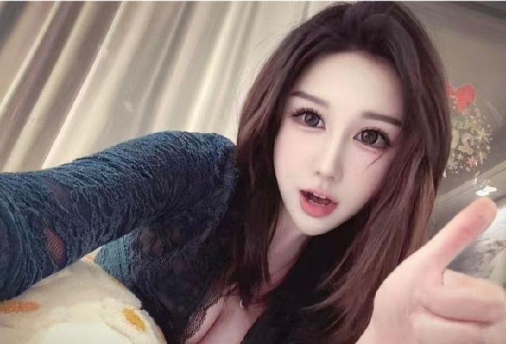 丰满魅惑妖姬莫妮卡