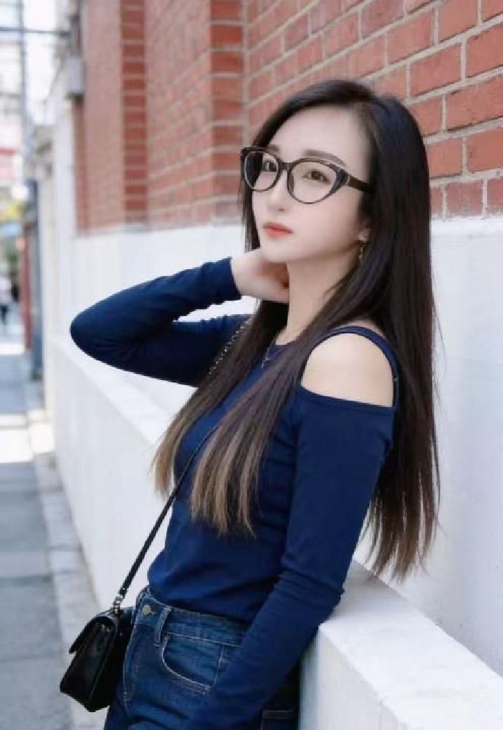 反差情趣眼镜欲女漫漫