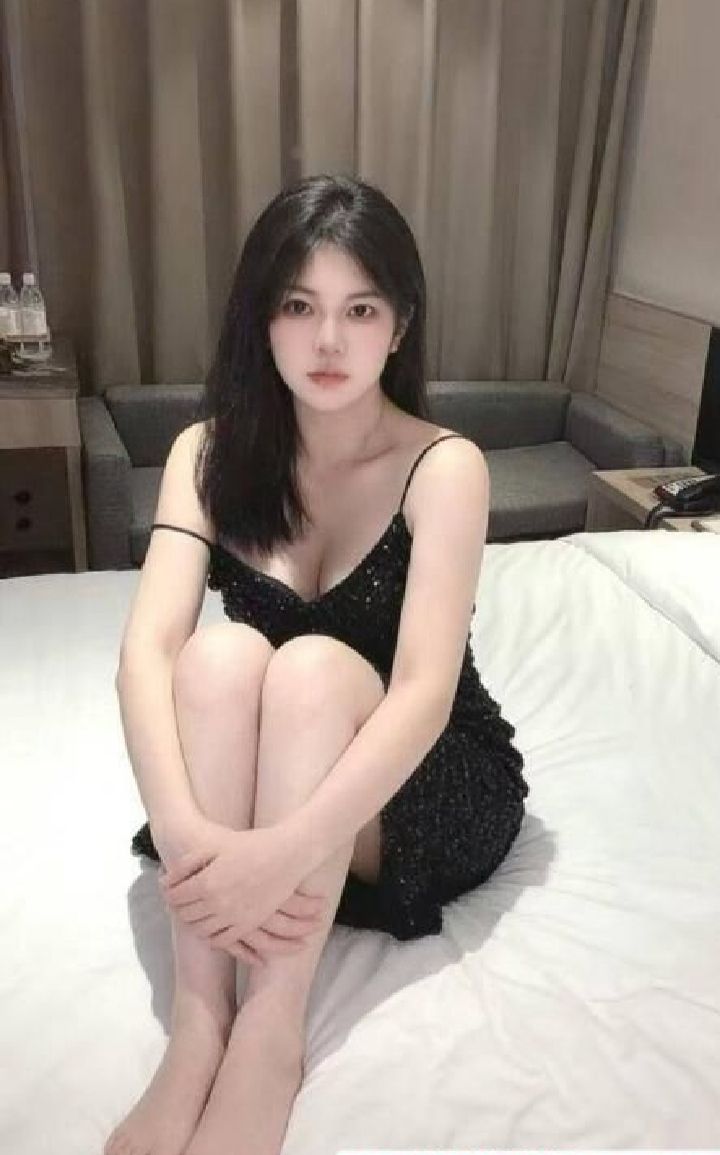 雨花反差黑丝嫩妹小苒
