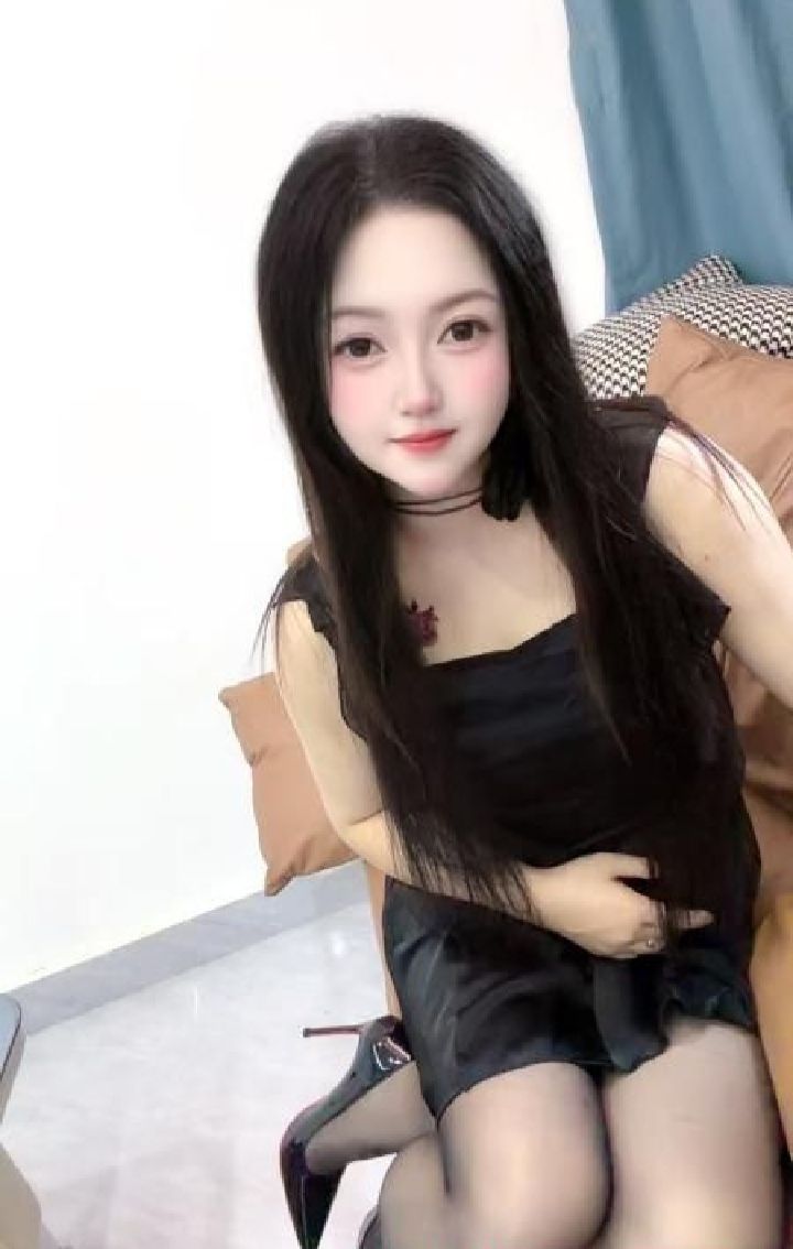 吴中性感大奶妹小雨