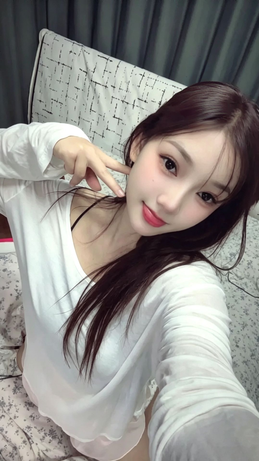 梅花园小玉 爱笑的女孩 邻家少女一枚 皮肤水水嫩嫩 声音嗲嗲
