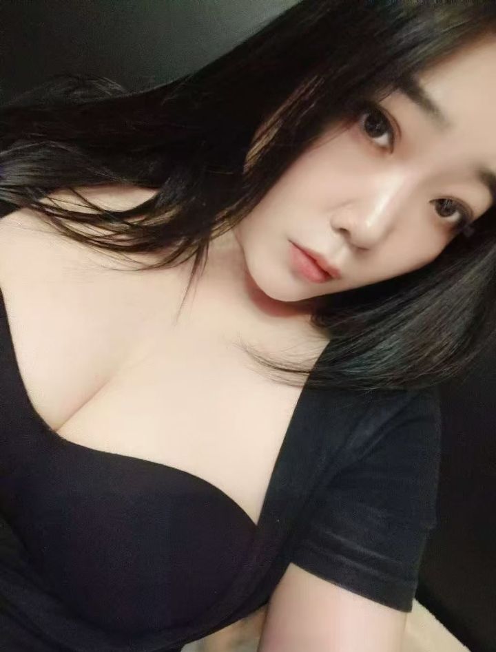 瑶海美乳肥臀辣妹点点