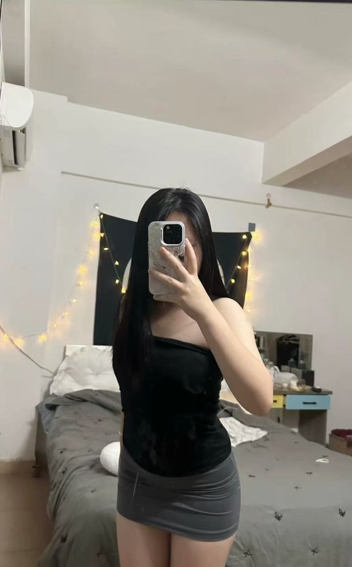 兼职美臀嫩妹心语
