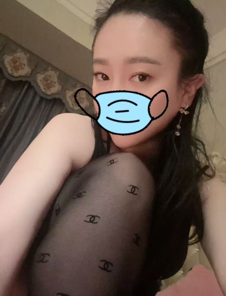 黄泥磅丝袜美臀萱萱