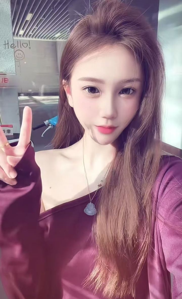 高新大眼辣妹小九