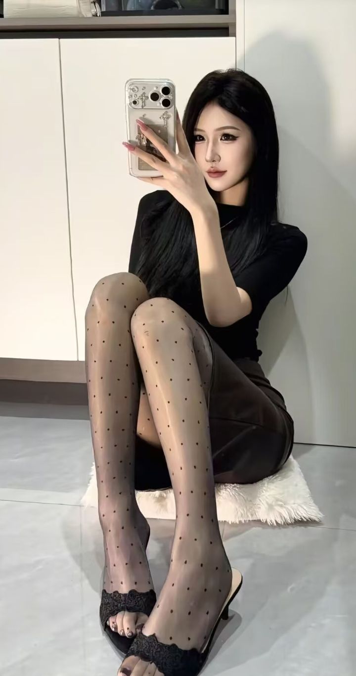 美艳黑丝长腿小妈