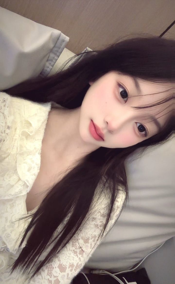 白嫩兼职甜妹小佳