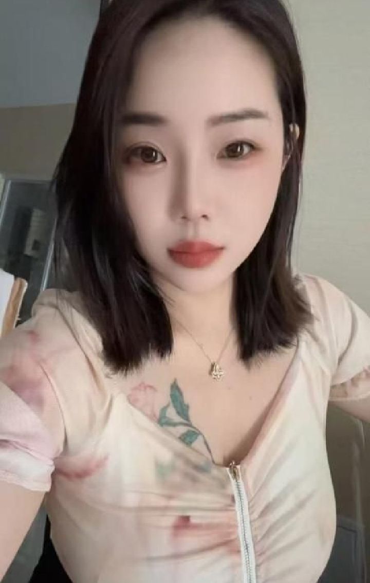 魅惑大波御姐静静
