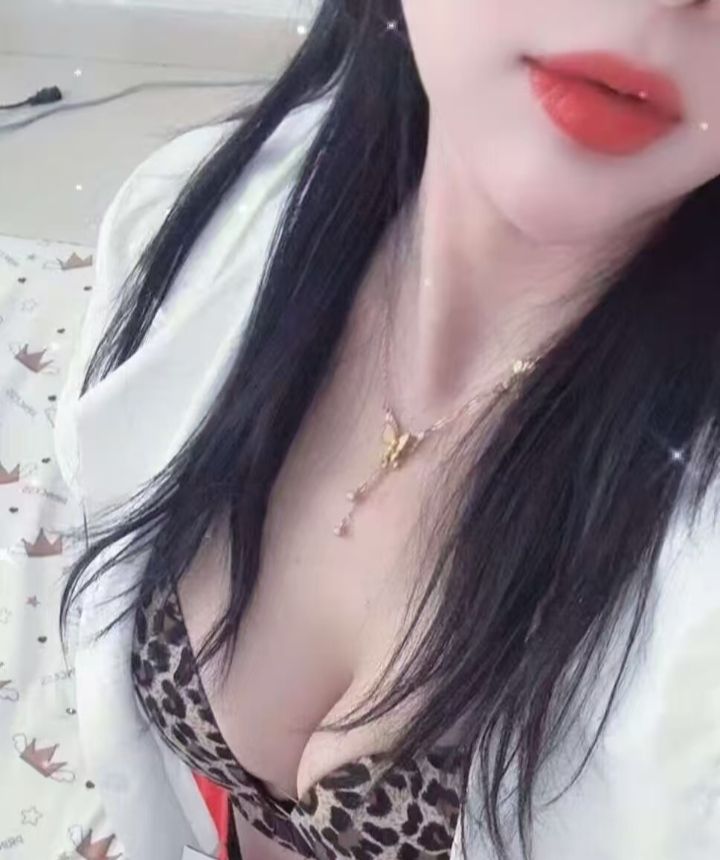 西青黑丝美乳兼职辣妹