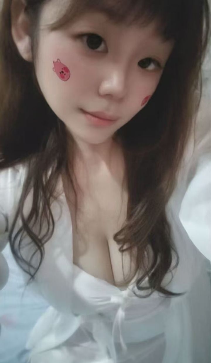 东站丰满水润小姨妹